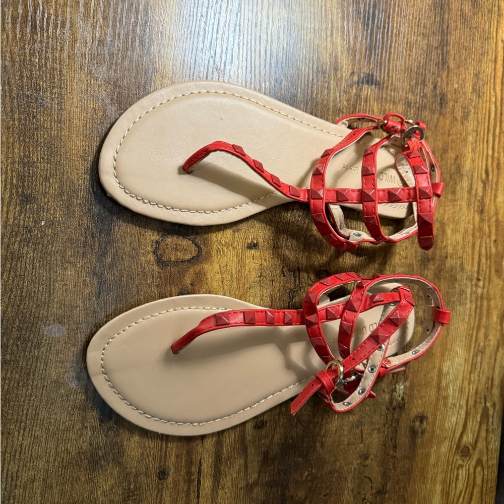 Wild Diva Lounge Stud Sandals size 8.5